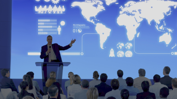 Formation prise de parole en public : présentation PowerPoint devant un auditoire